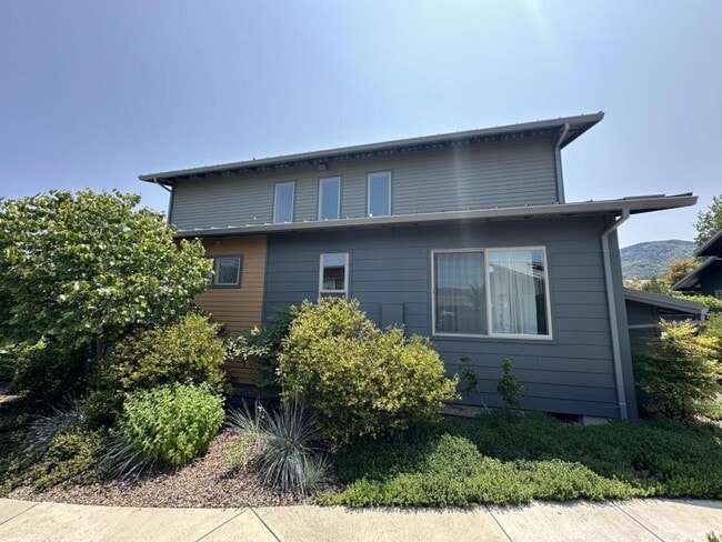 96 Dunn Cir in Ashland, OR - Building Photo - Building Photo