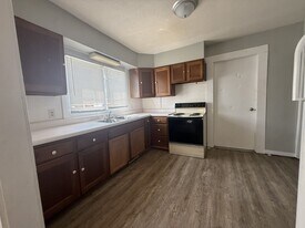 114 E 9th St in Muncie, IN - Building Photo