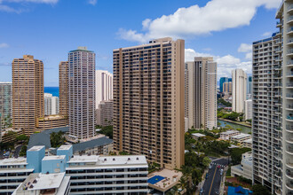 Chateau Waikiki in Honolulu, HI - Building Photo - Building Photo