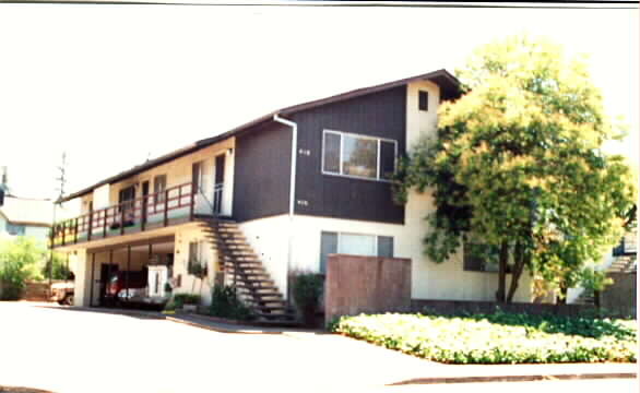 416 Klute St in Santa Rosa, CA - Foto de edificio - Building Photo