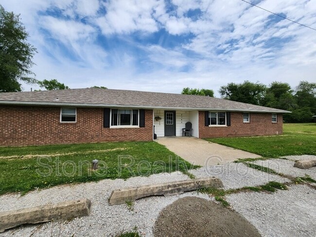 property at 3742 E Beulah Ave