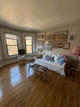 221 Newbury St in Boston, MA - Foto de edificio - Building Photo