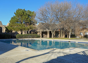 Lakeview Terrace & The Club at Spring Lake in Haltom City, TX - Building Photo - Building Photo