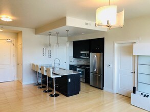 2001 Lincoln St-Unit -720 in Denver, CO - Foto de edificio - Building Photo