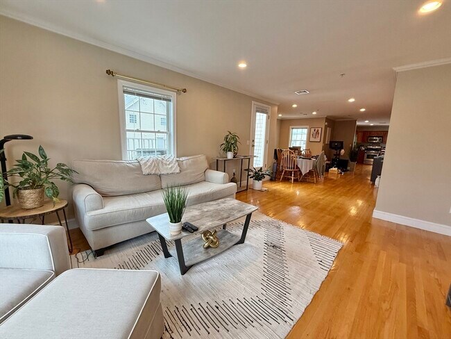 146 Adams St in Waltham, MA - Building Photo - Building Photo