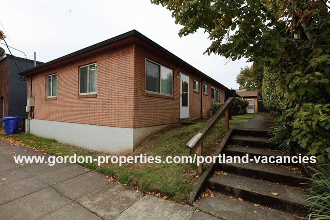 5511 N Denver Ave in Portland, OR - Foto de edificio