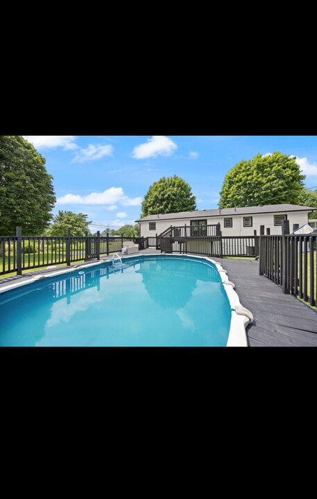 100 N Brookhaven Dr in Somerset, KY - Building Photo