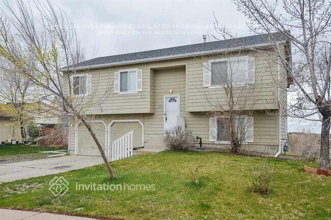 2590 Fairplay Way in Aurora, CO - Building Photo - Building Photo