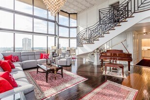 3350 McCue Rd in Houston, TX - Building Photo