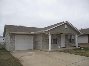 1929 Creekridge Dr in Oklahoma City, OK - Building Photo - Building Photo