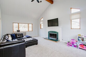 938 Aberdeen Dr in Crystal Lake, IL - Building Photo - Building Photo