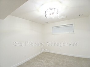 5144 Kinney Pl SW in Edmonton, AB - Building Photo - Building Photo