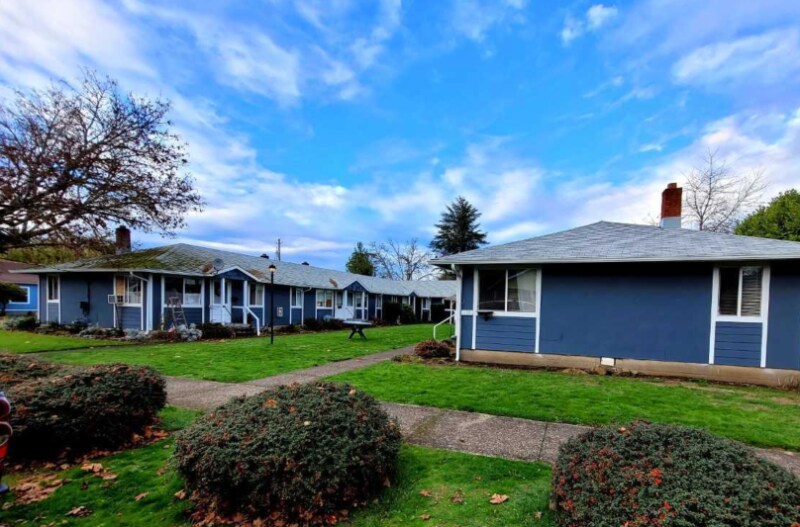 591 W Sherman St in Lebanon, OR - Building Photo