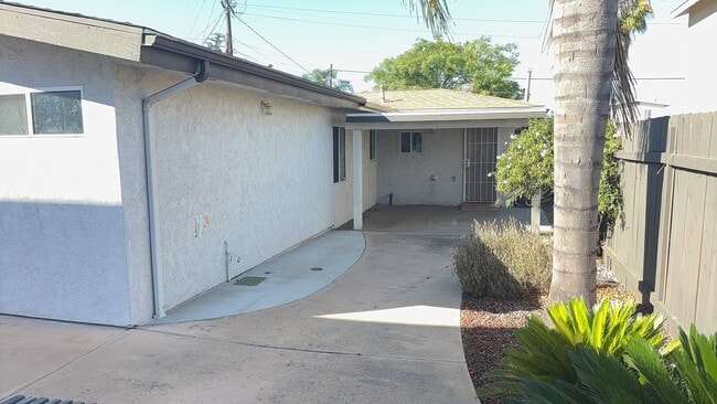5106 Tipton St in San Diego, CA - Foto de edificio - Building Photo