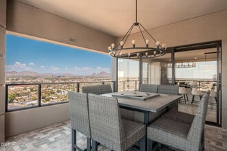 1040 E Osborn Rd in Phoenix, AZ - Building Photo - Building Photo