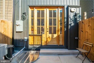 2246 Sears St in Philadelphia, PA - Building Photo - Building Photo