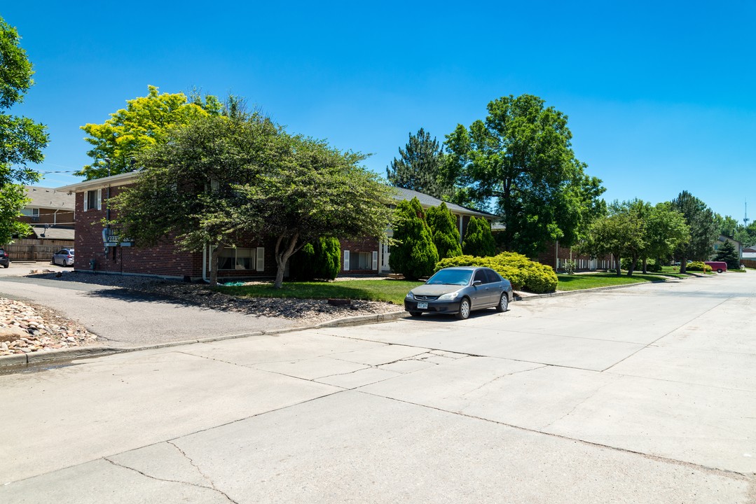 Plaza 26 Apartments in Lakewood, CO - Building Photo