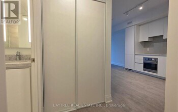 2 Erskine Rd in Mississauga, ON - Building Photo - Building Photo