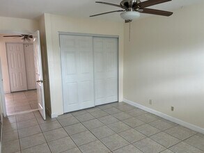 1050 E Sample Rd in Pompano Beach, FL - Building Photo - Building Photo