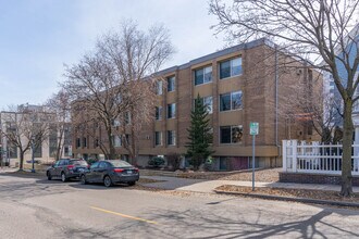 Mount Curve Condominiums in Minneapolis, MN - Building Photo - Building Photo