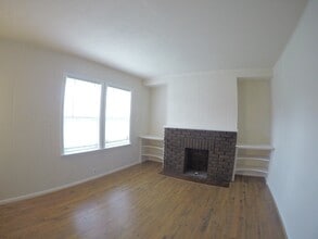 2051 Bunts Rd, Unit Down in Lakewood, OH - Foto de edificio - Building Photo