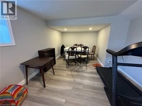 14 Fisher Crescent in Hamilton, ON - Building Photo - Building Photo