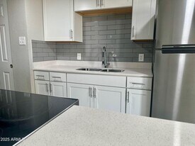 16801 N 26th St in Phoenix, AZ - Building Photo