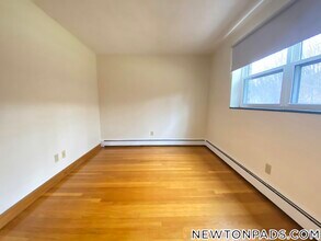 282 Grove St, Unit 7 in Newton, MA - Foto de edificio - Building Photo