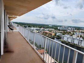 290 174th St in Sunny Isles Beach, FL - Building Photo