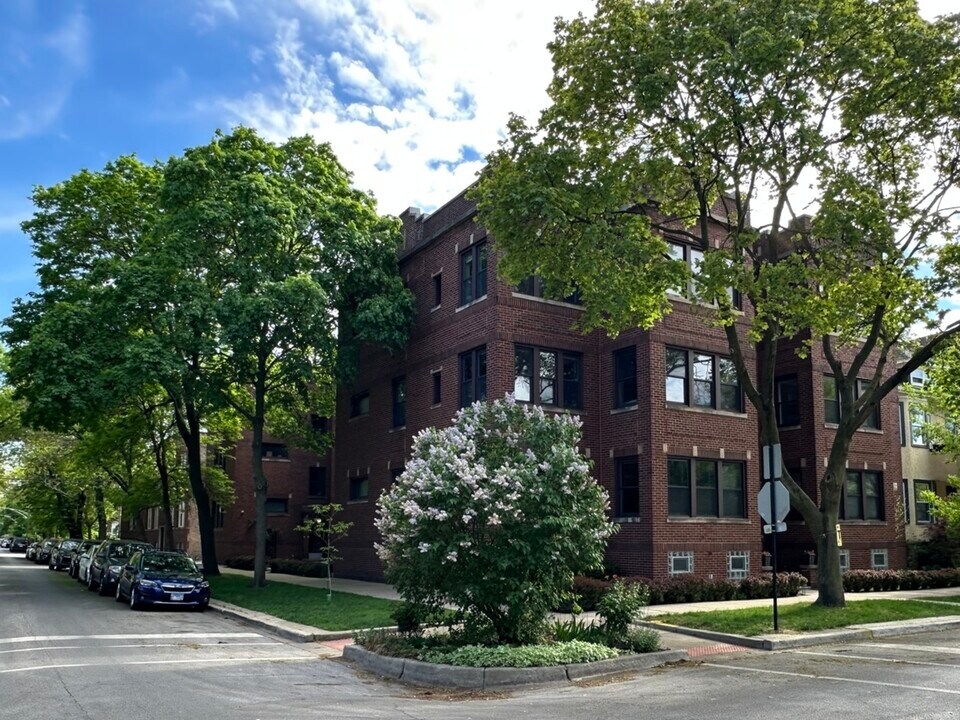 4614 N Sacramento Ave in Chicago, IL - Building Photo