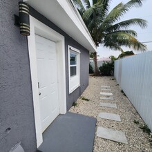 870 NW 84th Ter, Unit A in Miami, FL - Building Photo - Building Photo
