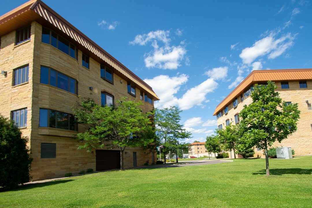 Celtic Crossing in Osseo, MN - Building Photo