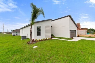 2400 Rock Ct in Poinciana, FL - Building Photo - Building Photo