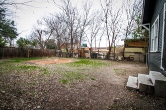 1727 Nolan St in San Antonio, TX - Building Photo - Building Photo
