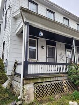 36 E Main St in Brownstown, PA - Building Photo