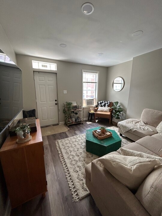 310 E Hector St in Conshohocken, PA - Building Photo