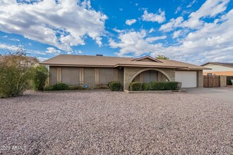 9010 N 49th Ave in Glendale, AZ - Building Photo - Building Photo