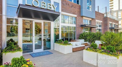 650 E Brooklyn Vlg Ave, Unit A3 in Charlotte, NC - Building Photo - Building Photo