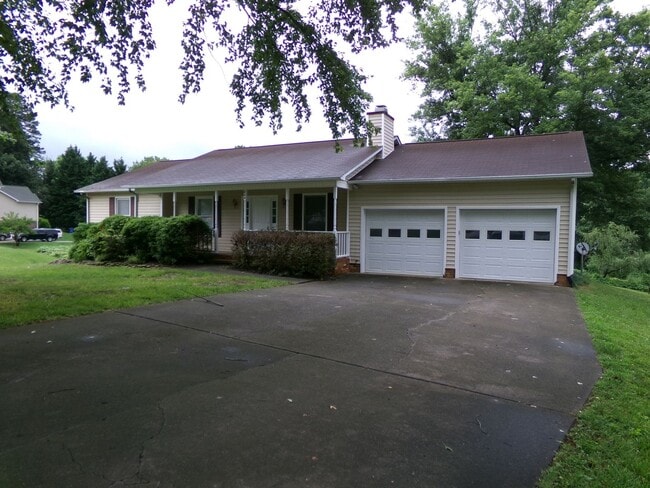 844 Leichester Square Ct in Kernersville, NC - Building Photo - Building Photo