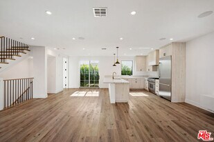 5328 Agnes Ave in Los Angeles, CA - Building Photo