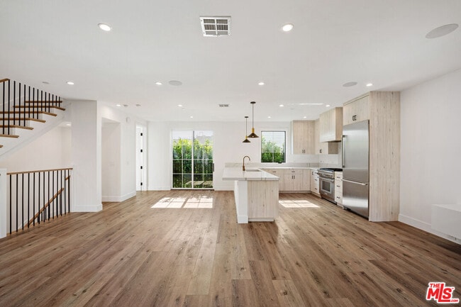 property at 5328 Agnes Ave