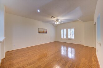 830 W Heights Hollow Ln in Houston, TX - Foto de edificio - Building Photo