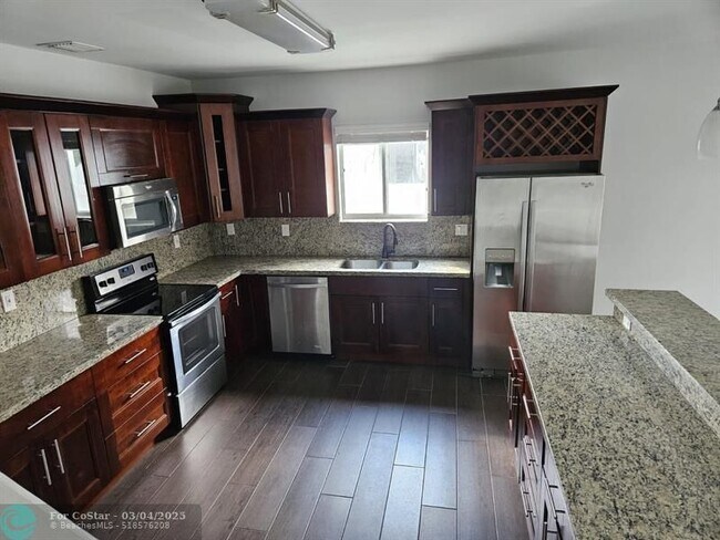323 SW 11th St in Fort Lauderdale, FL - Building Photo - Building Photo