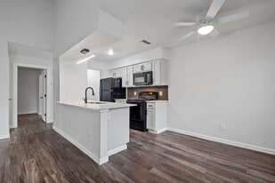 Oakline Apartments in Richardson, TX - Building Photo