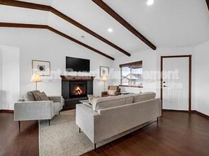 728 Bristol Cir in Wichita, KS - Building Photo - Building Photo