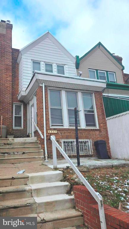 5327 W Montgomery Ave in Philadelphia, PA - Foto de edificio - Building Photo