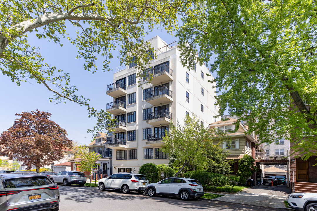 1535 E 17th St in Brooklyn, NY - Building Photo