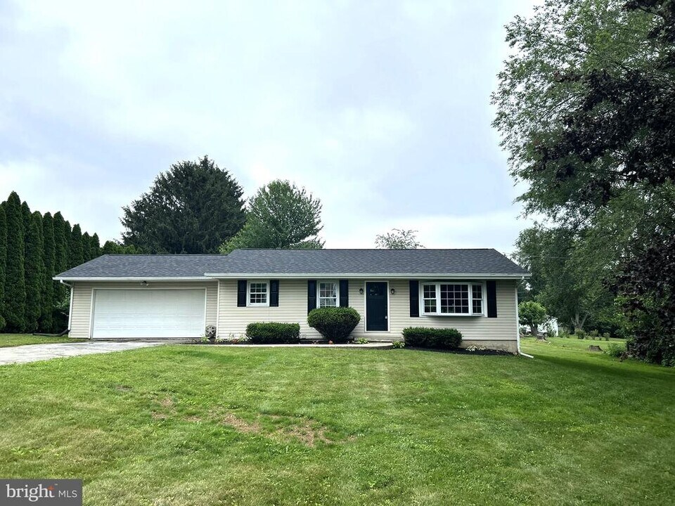 306 N Sandy Hill Rd in Coatesville, PA - Building Photo
