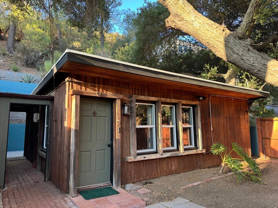 1619 Oak Dr in Topanga, CA - Building Photo