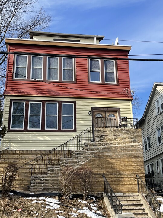 207 Lincoln Pl, Unit 1 in Irvington, NJ - Foto de edificio